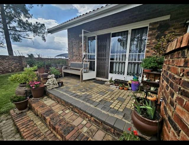 2 BEDROOM TOWNHOUSE FOR SALE IN RIVERSDALE